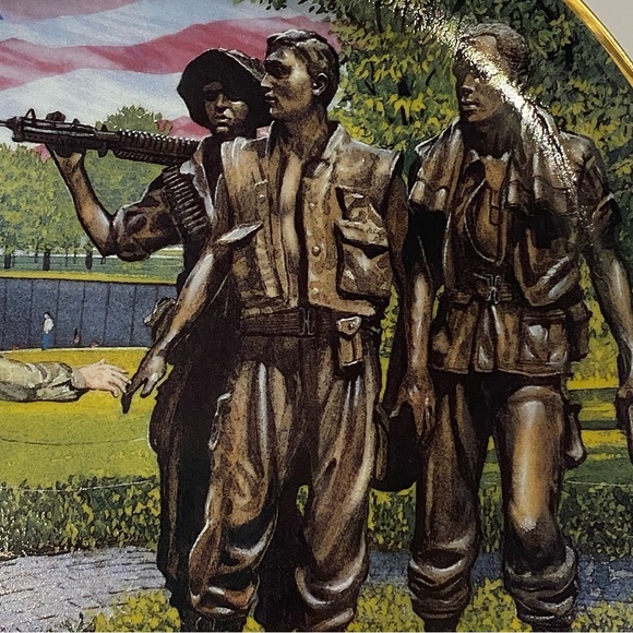 Franklin Mint "Touching the Memory" Vietnam Veterans Memorial Plate Troutman - Picture 2 of 5